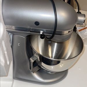 Kitchen Aid Mixer Deluxe 4.5 Quart Tilt-Head Stand Mixer